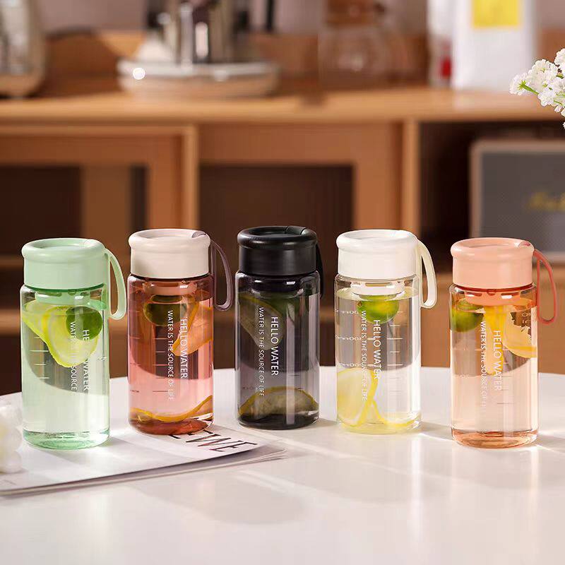 Large-capacity, high-temperature resistant, bouncy plastic sports water bottle